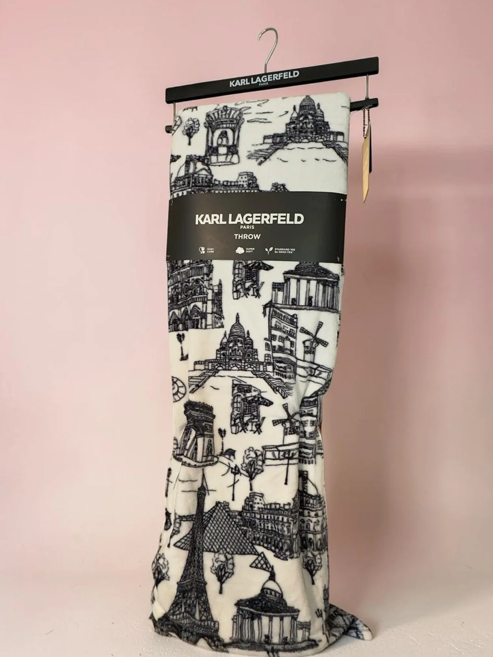 Karl Lagerfeld Paris Cityscape Plush Throw Blanket Black White New with Tags